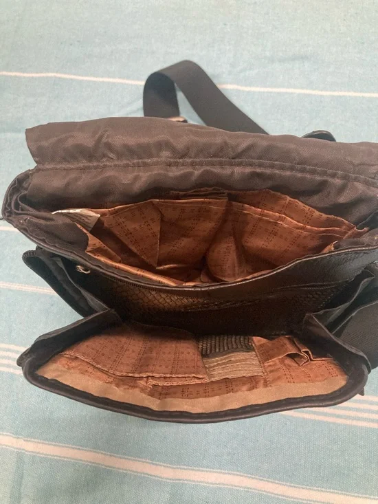 Classic Black Leather Crossbody Sling Bag for Men - Picture 4 of 8